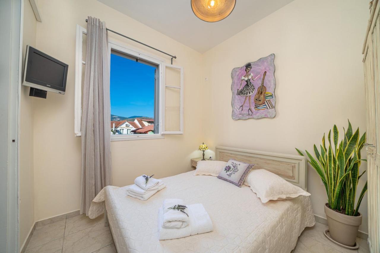 Flowers In The City - Elegant Home In Argostoli Екстериор снимка